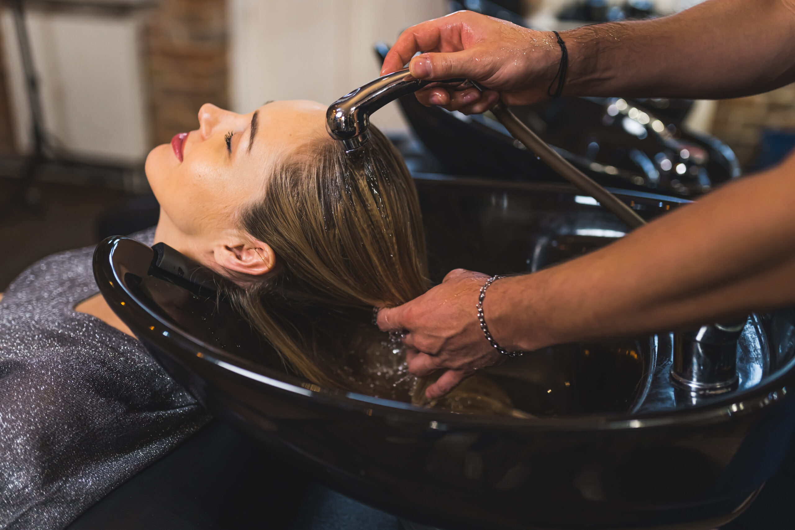 The Benefits of Choosing an Aveda Salon for Your Haircare