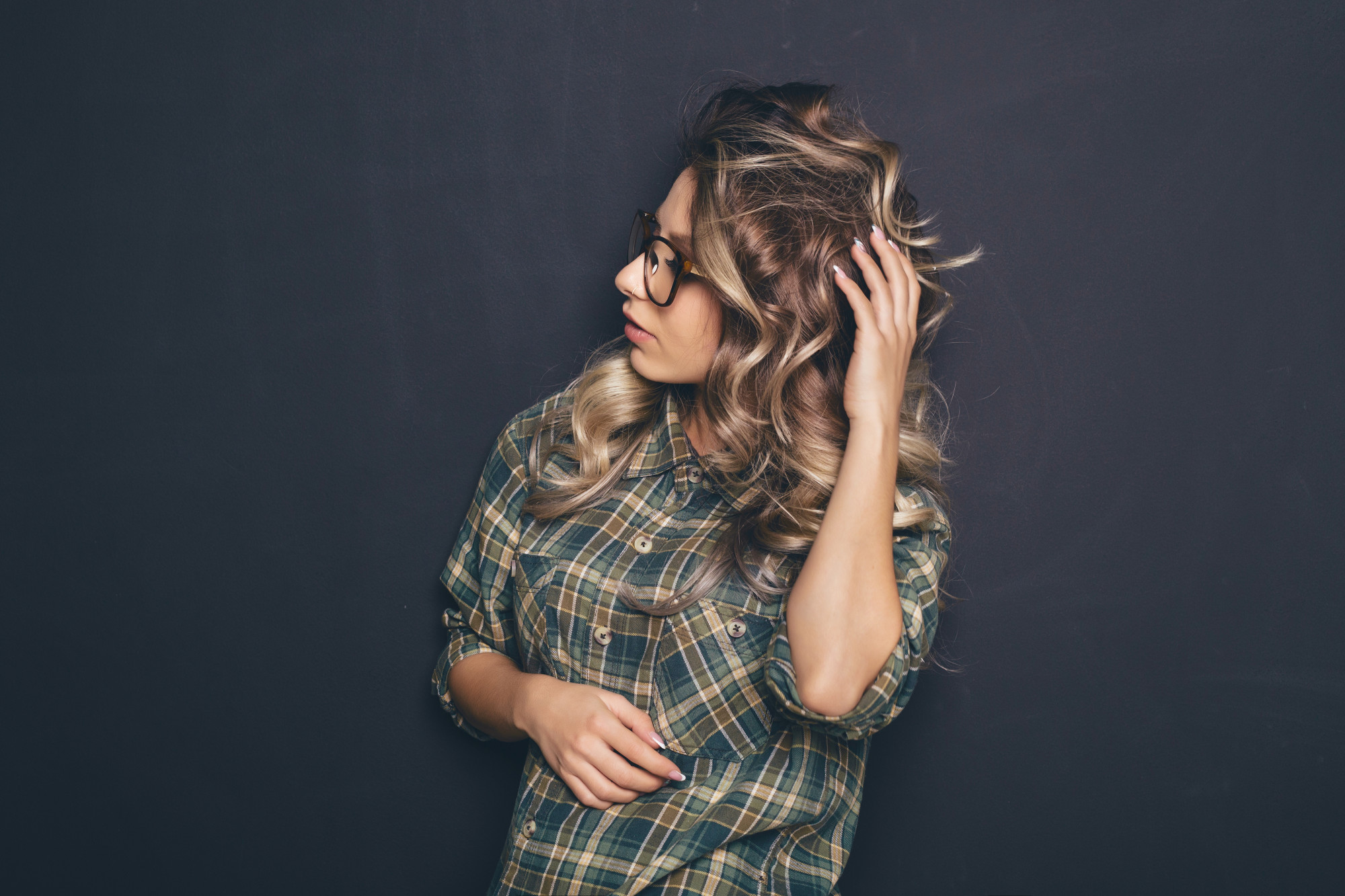 Professional hairstyle shoulder-length waves – Splash Hair Salon